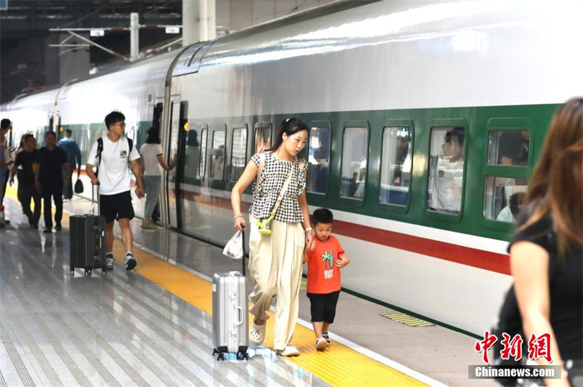 Transporte ferroviário chinês de verão inicia com estimativa de 953 milhões de passageiros