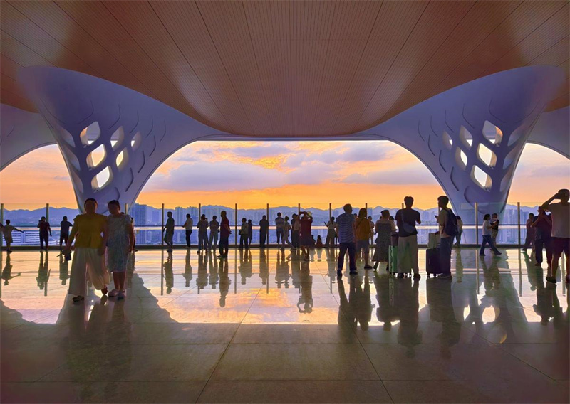 Estação Ferroviária de Chongqing inaugura mirante panorâmico