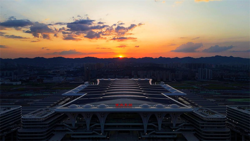 Estação Ferroviária de Chongqing inaugura mirante panorâmico