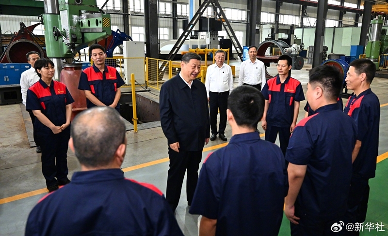 Xi Jinping inspeciona empresa de manufatura em Shanxi