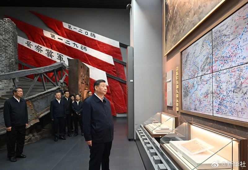 Xi Jinping presta homenagem a mártires da guerra de resistência contra agressão japonesa