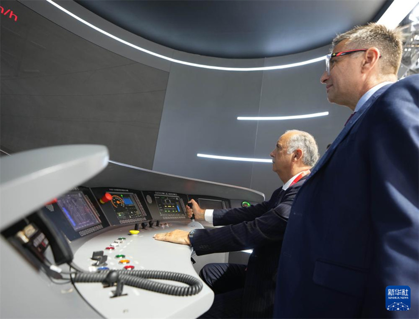 17ª Exposição Internacional de Tecnologia e Equipamentos Ferroviários Modernos da China é inaugurada em Beijing