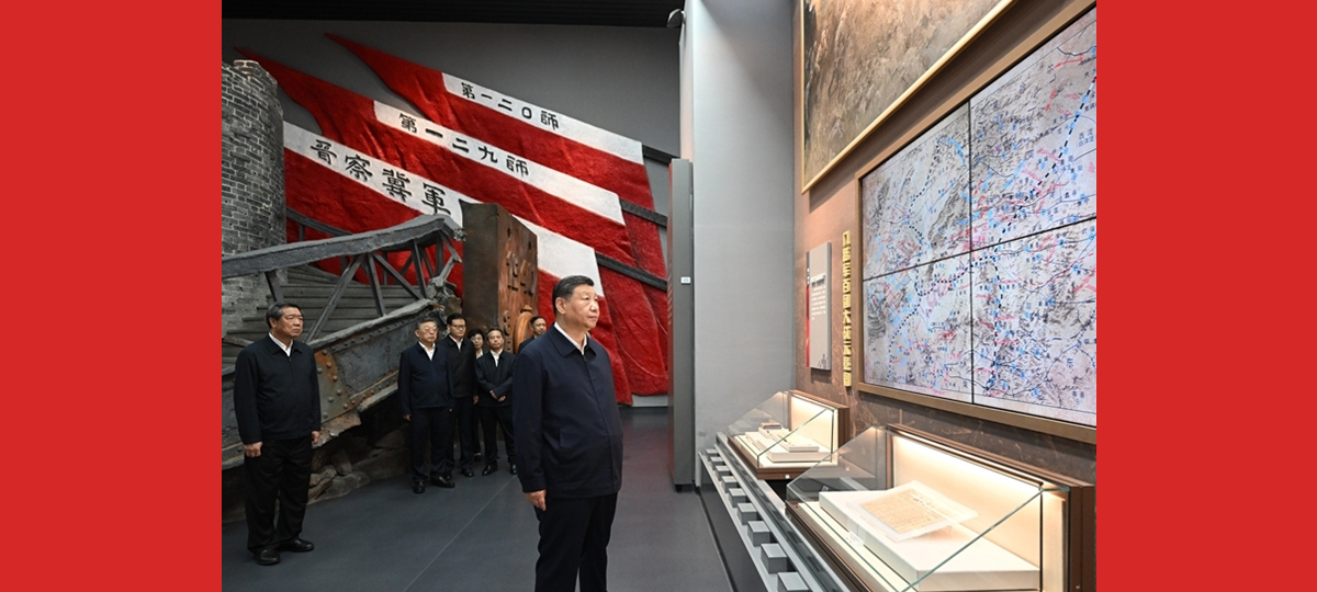 Xi Jinping presta homenagem a mártires da guerra de resistência contra agressão japonesa