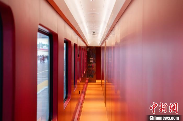 Primeiro trem turístico da região de Beijing-Tianjin-Hebei entra em operação