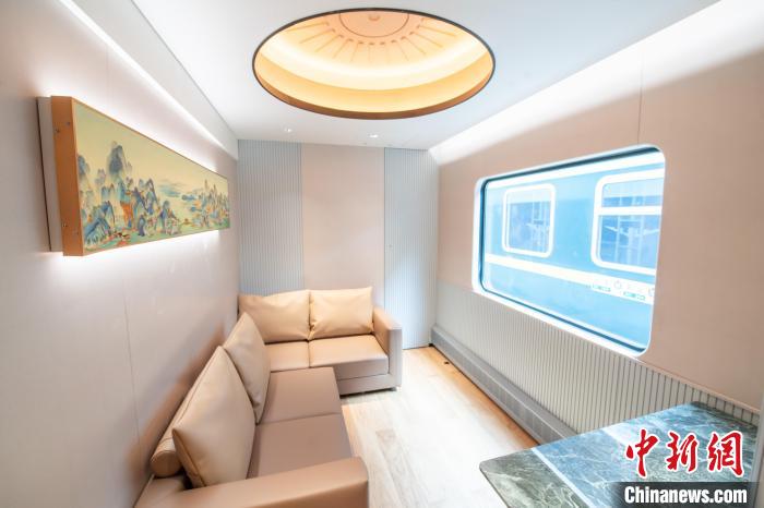 Primeiro trem turístico da região de Beijing-Tianjin-Hebei entra em operação