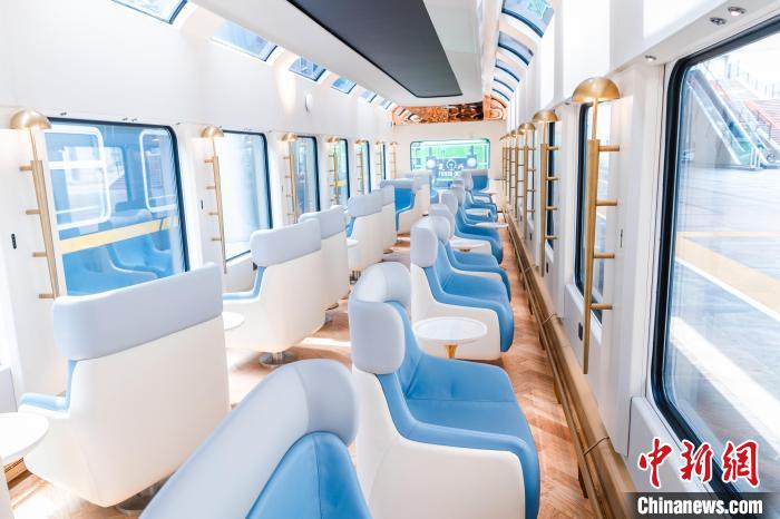 Primeiro trem turístico da região de Beijing-Tianjin-Hebei entra em operação
