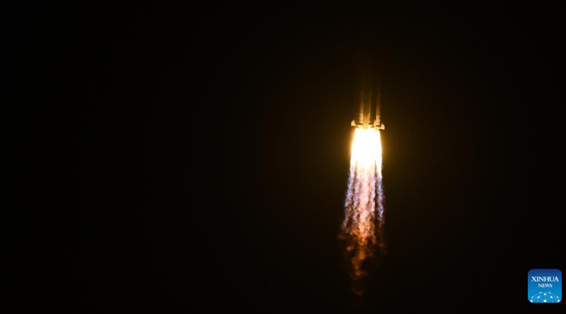 China lança nave de carga Tianzhou-9 para enviar suprimentos para a estação espacial