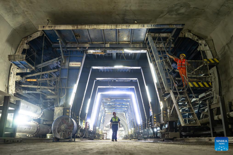 Túnel do Rio Yangtze da Linha 12 do Metrô de Wuhan alcança avanço na escavação