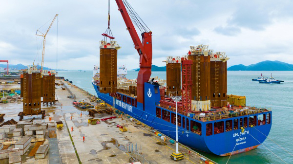China entrega 24 âncoras de sucção ultraprofundas para projeto petrolífero no BrasilNo total 24 âncoras de sucção para águas ultraprofundas foram embarcadas em Zhuhai, com destino ao Brasil. 