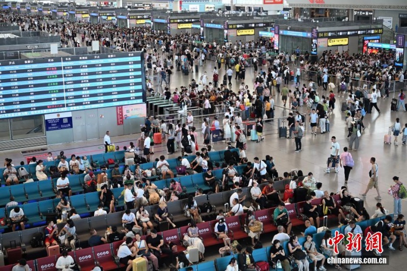 Tráfego ferroviário de passageiros na China atinge mais de 300 milhões durante temporada de verão