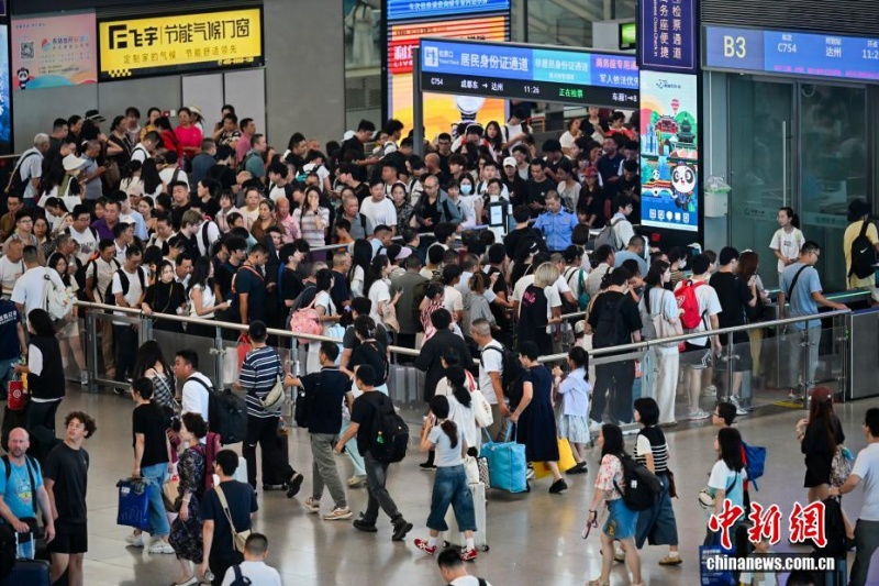 Tráfego ferroviário de passageiros na China atinge mais de 300 milhões durante temporada de verão