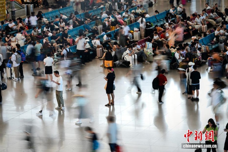 Tráfego ferroviário de passageiros na China atinge mais de 300 milhões durante temporada de verão