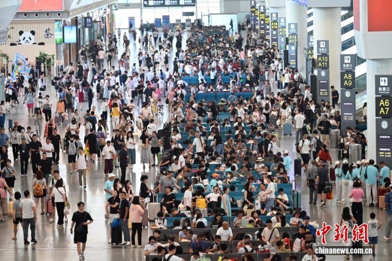 Tráfego ferroviário de passageiros na China atinge mais de 300 milhões durante temporada de verão