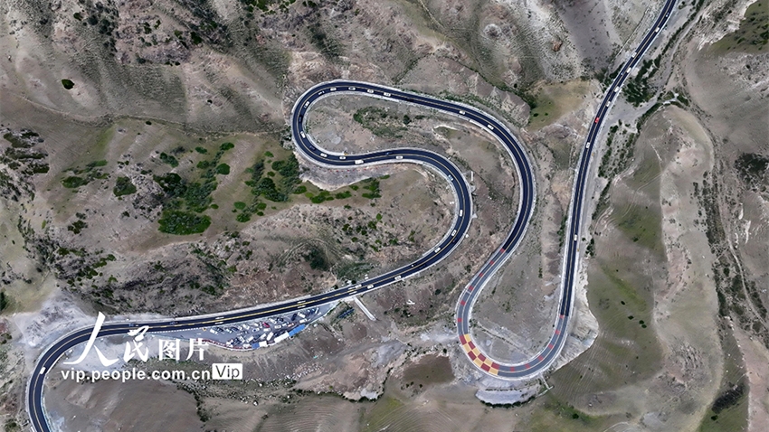 Galeria: paisagem deslumbrante ao longo da rodovia Dushanzi-Kuche em Xinjiang