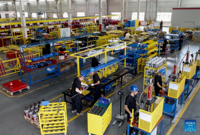 Galeria: oficina de fabricação de colheitadeiras de algodão em Xinjiang