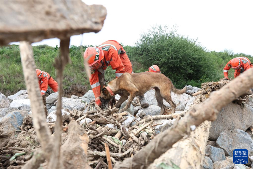 Polícia armada realiza resgate em Gansu