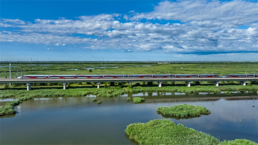 Ferrovia de alta velocidade mais ao norte da China comemora 10º aniversário