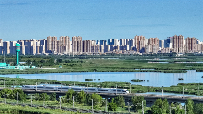 Ferrovia de alta velocidade mais ao norte da China comemora 10º aniversário