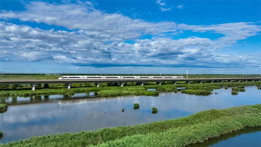 Ferrovia de alta velocidade mais ao norte da China comemora 10º aniversário