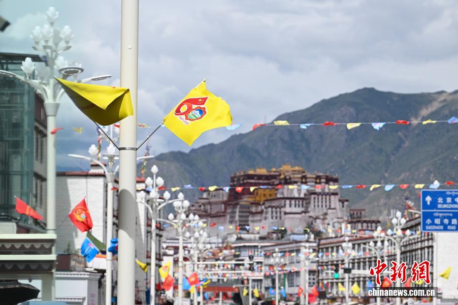 Contagem regressiva para 60º aniversário da Região Autônoma do Xizang: ruas de Lhasa ganham clima festivo