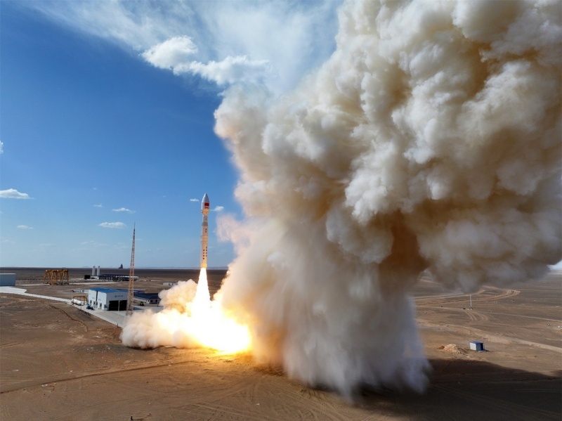 Empresa chinesa lança satélites fabricados no México