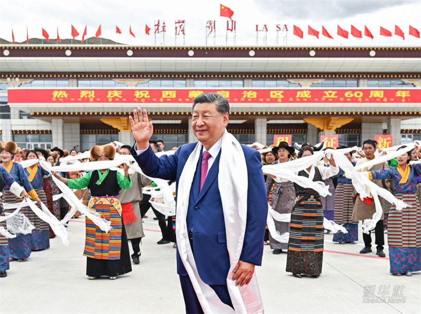 Xi Jinping chega a Lhasa para celebrações do 60º aniversário de fundação da Região Autônoma de Xizang
