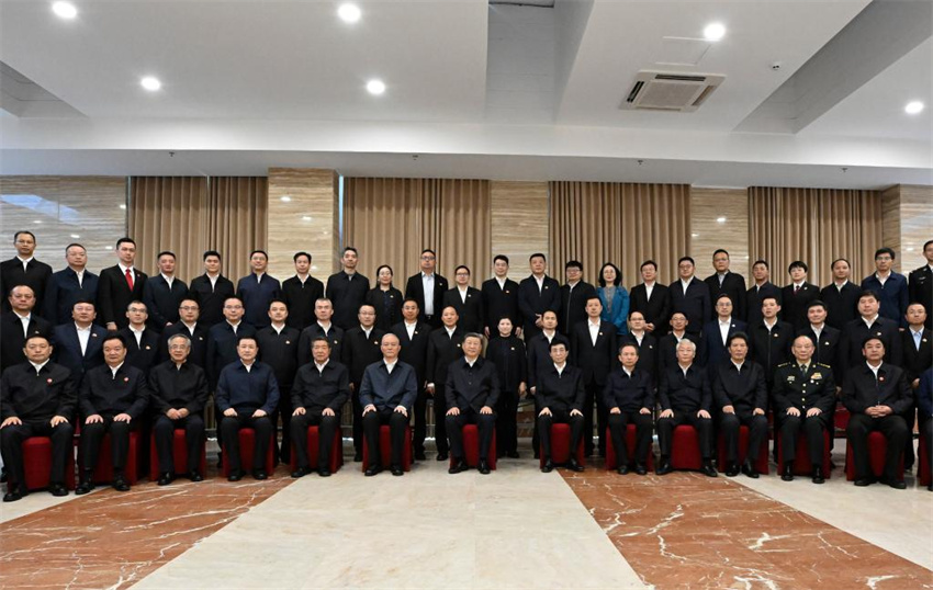 Xi Jinping pede esforços conjuntos para modernização em reunião com representantes de toda a região de Xizang