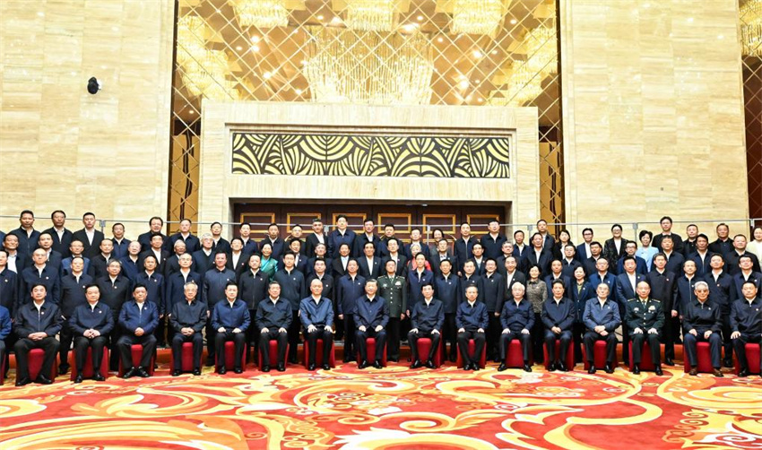 Xi Jinping pede esforços conjuntos para modernização em reunião com representantes de toda a região de Xizang