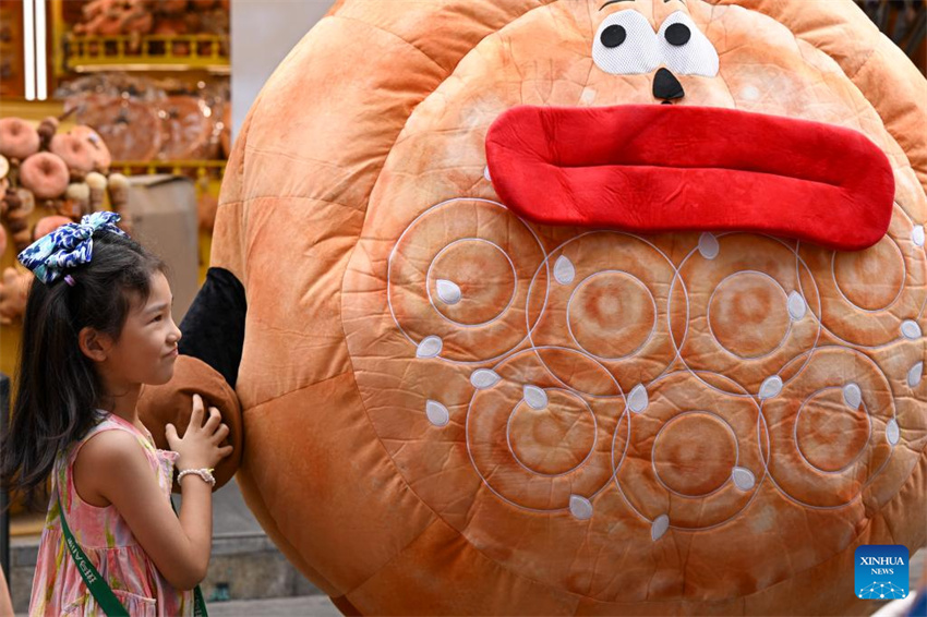 Grand Bazaar em Xinjiang entra em alta temporada turística