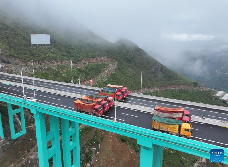 Construção da ponte mais alta do mundo inicia importantes testes de carga no sudoeste da China
