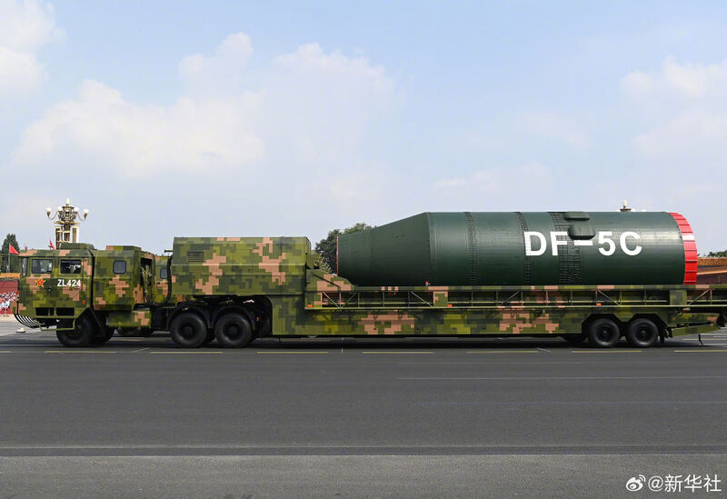 China exibe mísseis nucleares com alcance global em desfile