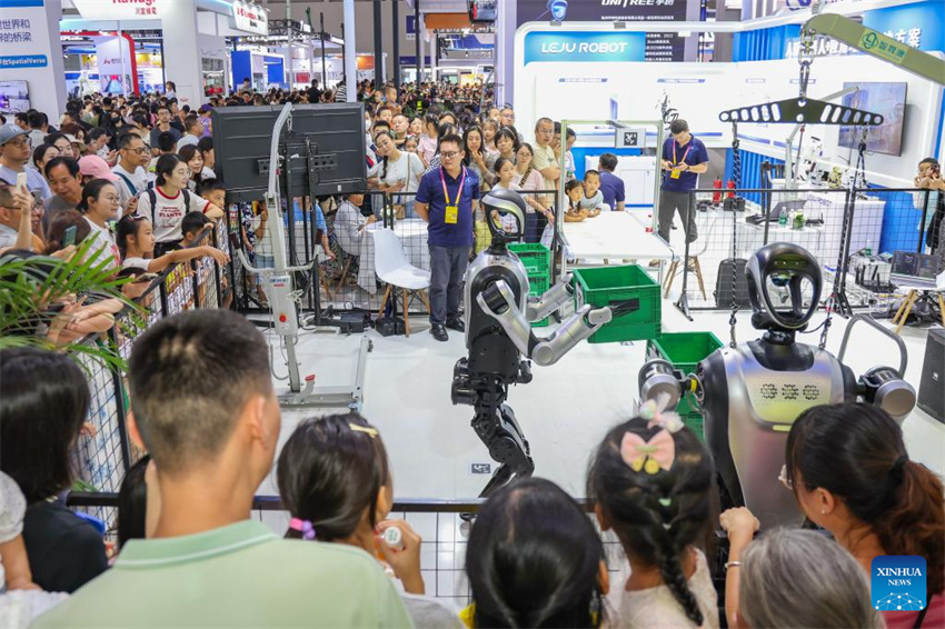 Exposição Mundial da Indústria Inteligente 2025 realizada em Chongqing, sudoeste da China