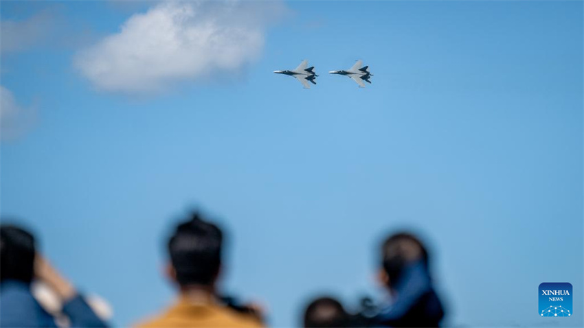 Galeria: exercício para Dia Aberto da aviação de 2025 da Força Aérea do ELP da China e do Show Aéreo de Changchun