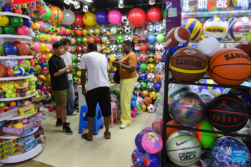 Yiwu registra aumento de pedidos de produtos esportivos
