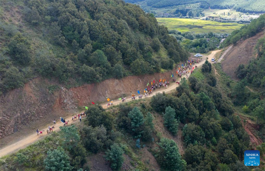 Primeiro festival de circunavegação de montanhas e lagos no Lago Lugu começa em Sichuan, sudoeste da China