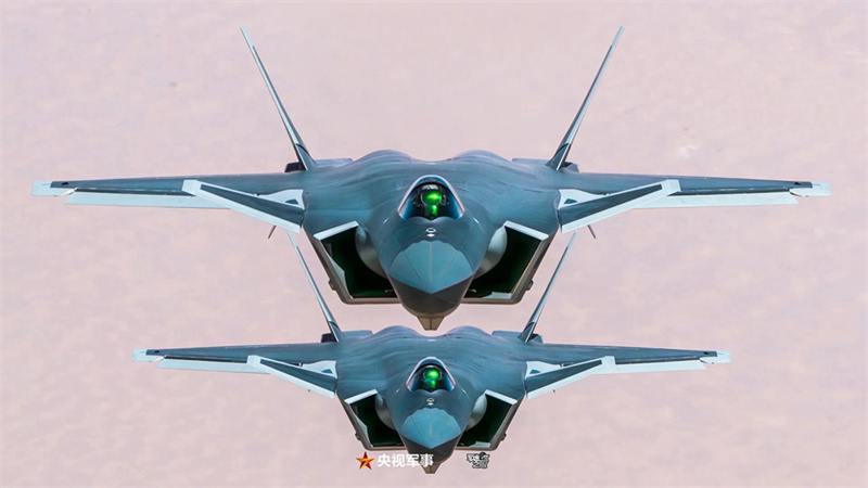 Força Aérea Chinesa lança superprodução visual