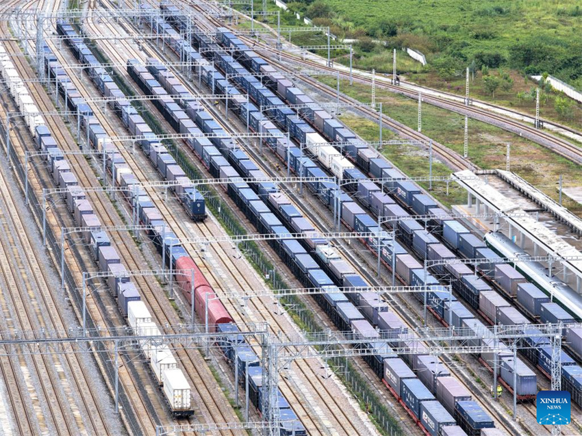 Ferrovia China-Laos movimenta mais de 67 milhões de toneladas de carga