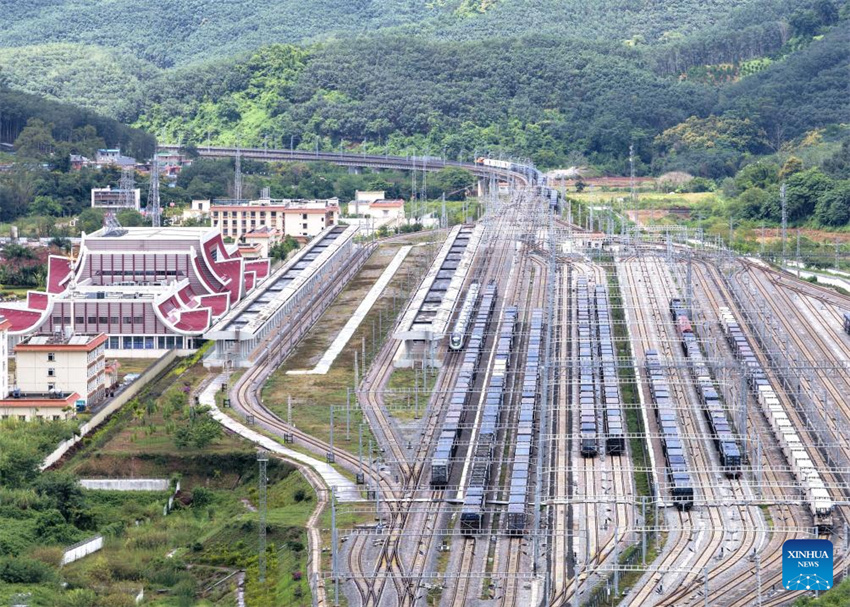 Ferrovia China-Laos movimenta mais de 67 milhões de toneladas de carga