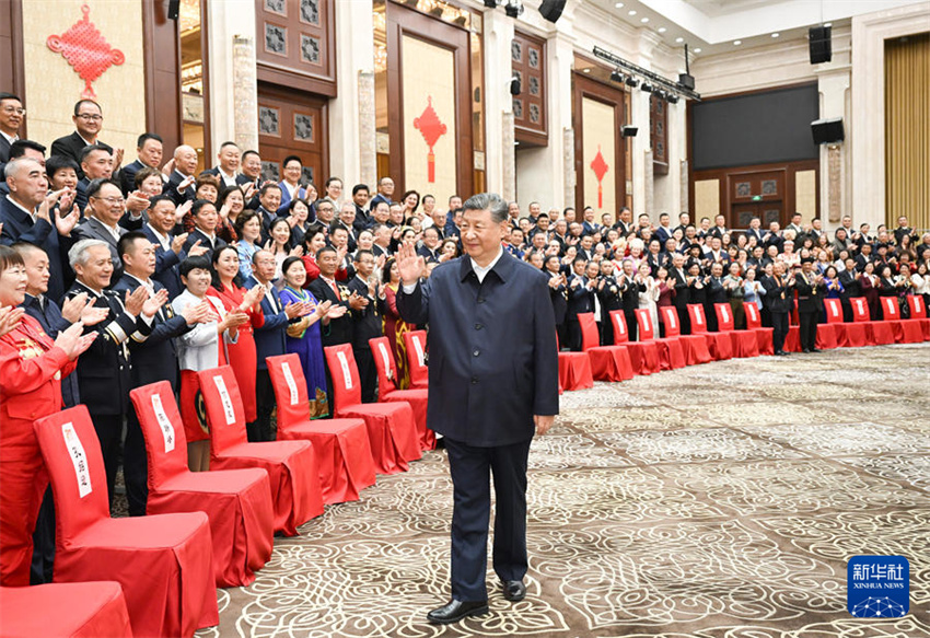 Xi Jinping pede esforços concertados para melhor construir uma bela Xinjiang