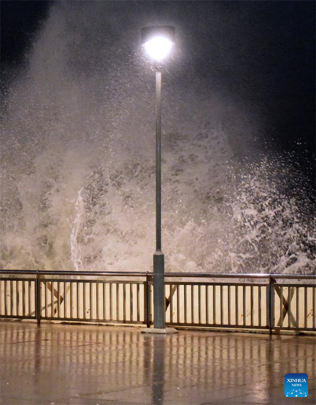 Hong Kong emite sinal de tufão nº 8 com a aproximação de Ragasa