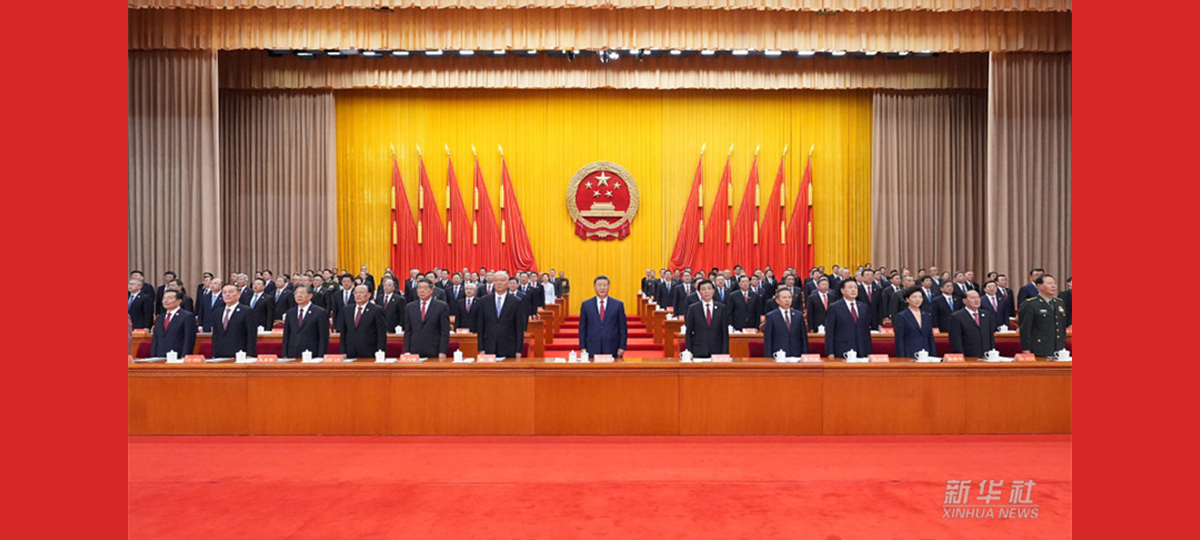 Xi Jinping participa de grande reunião em comemoração do 70º aniversário da fundação da Região Autônoma Uigur de Xinjiang