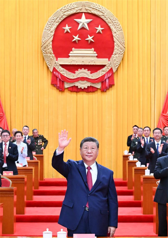 Xi Jinping participa de grande reunião em comemoração ao 70º aniversário de fundação da Região Autônoma Uigur de Xinjiang