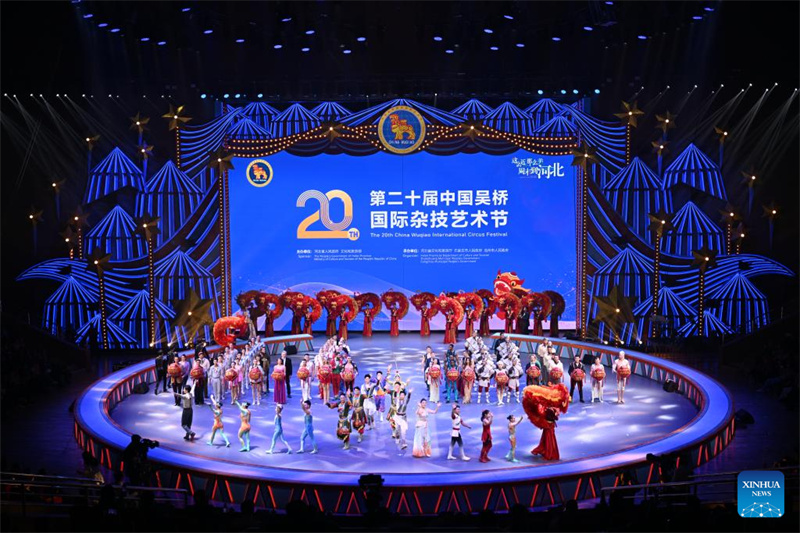 Festival internacional de circo abre na 