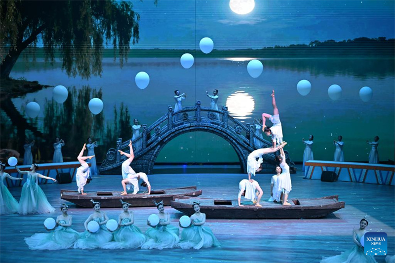Festival internacional de circo abre na 