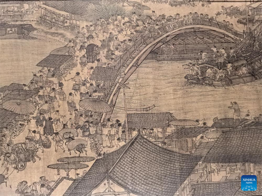 Exposição celebra centenário da fundação do Museu do Palácio em Beijing