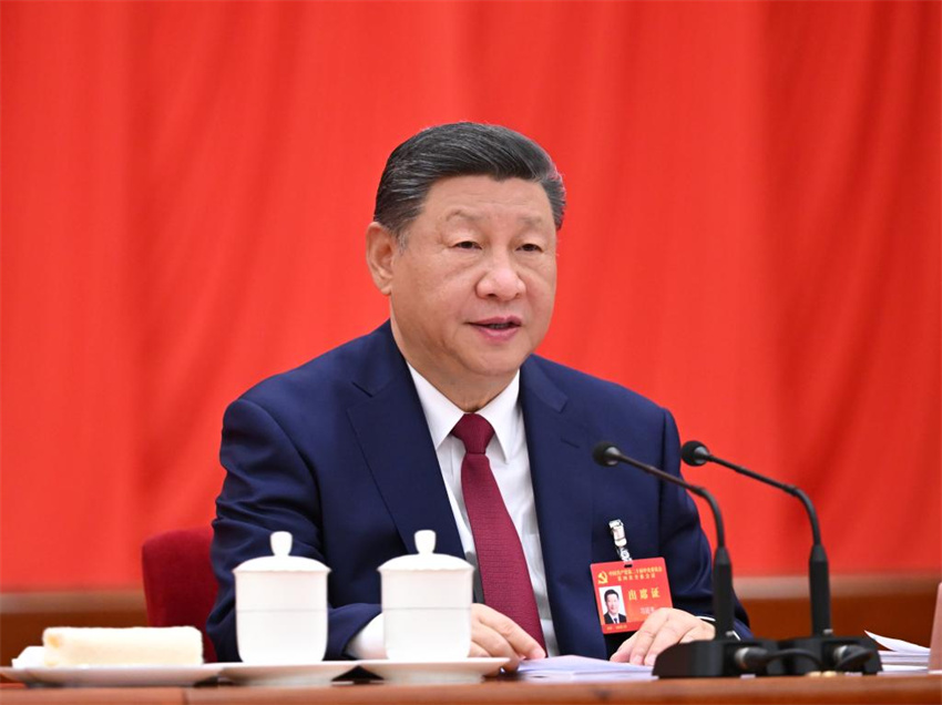 Xi Jinping, secretário-geral do Comitê Central do Partido Comunista da China (PCCh), faz um importante discurso na quarta sessão plenária do 20º Comitê Central do PCCh em Beijing, capital da China. O 20º Comitê Central do PCCh convocou sua quarta sessão plenária em Beijing, de segunda a quinta-feira. (Xinhua/Xie Huanchi)