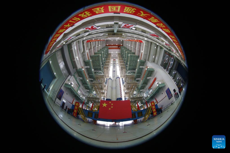 China se prepara para lançar nave espacial tripulada Shenzhou-21