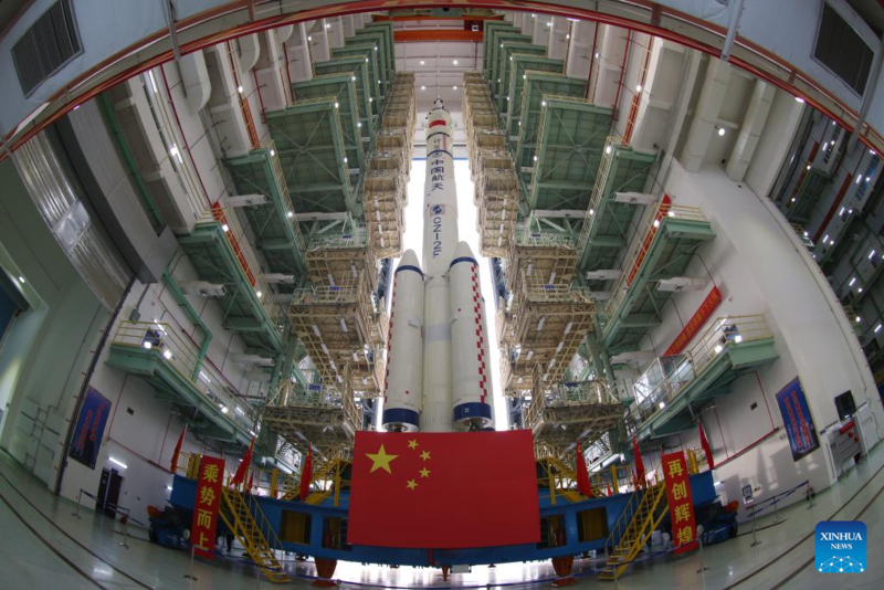 China se prepara para lançar nave espacial tripulada Shenzhou-21