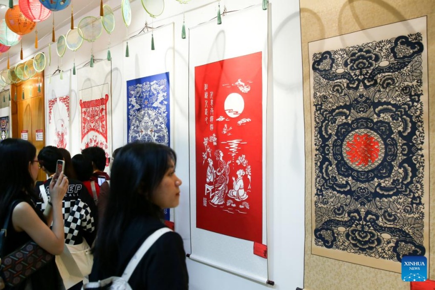 Exposição de arte chinesa de recorte de papel é realizada em Rangum, Mianmar