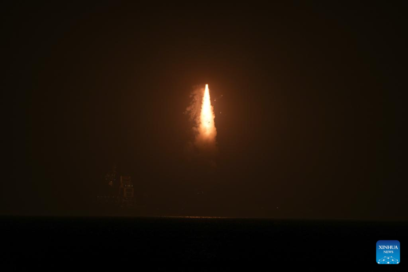 China lança com sucesso novos satélites de teste